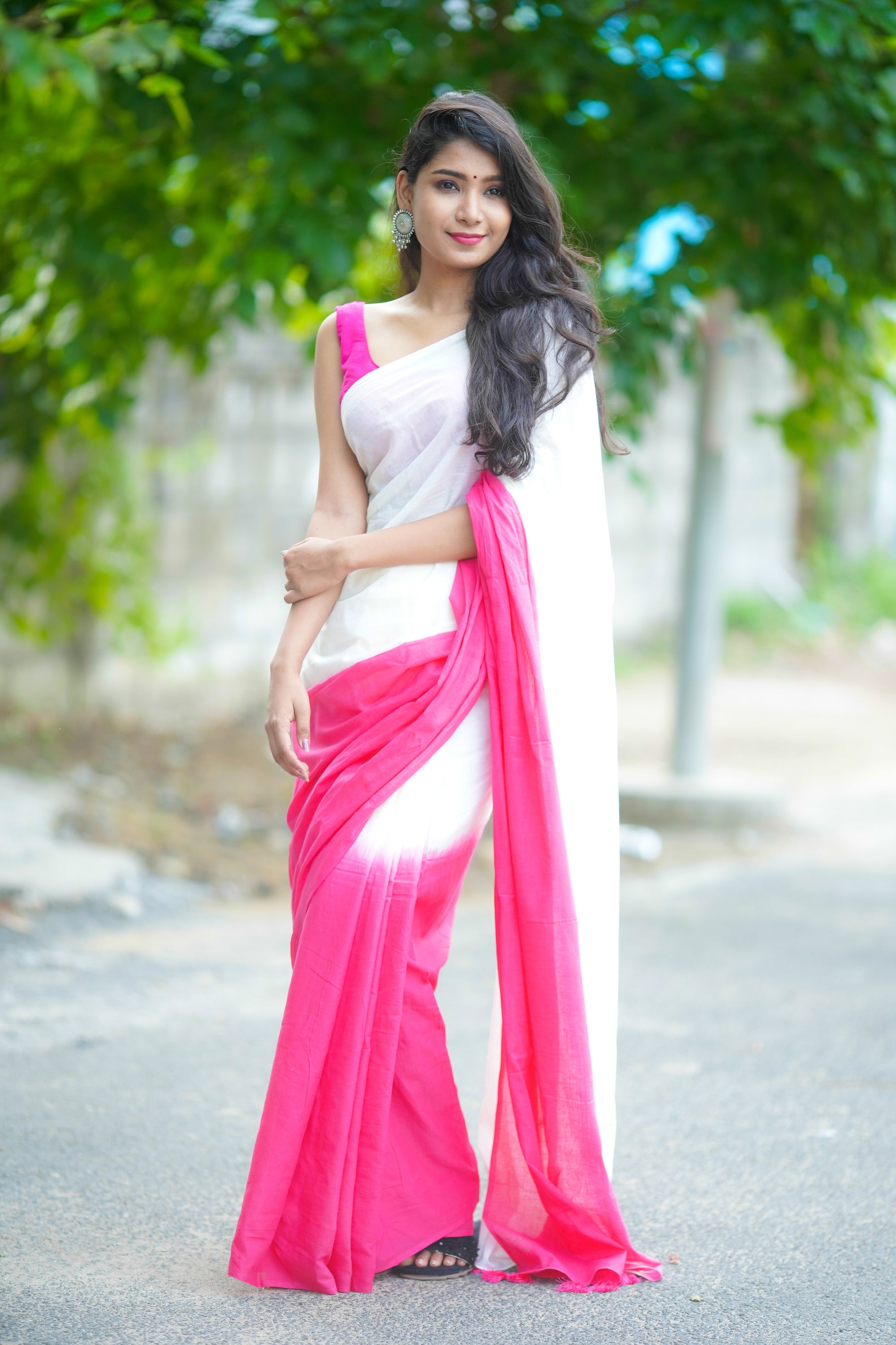 White with Pink Pure Mul Cotton Saree with Sleeveless Blouse Combo main image 0